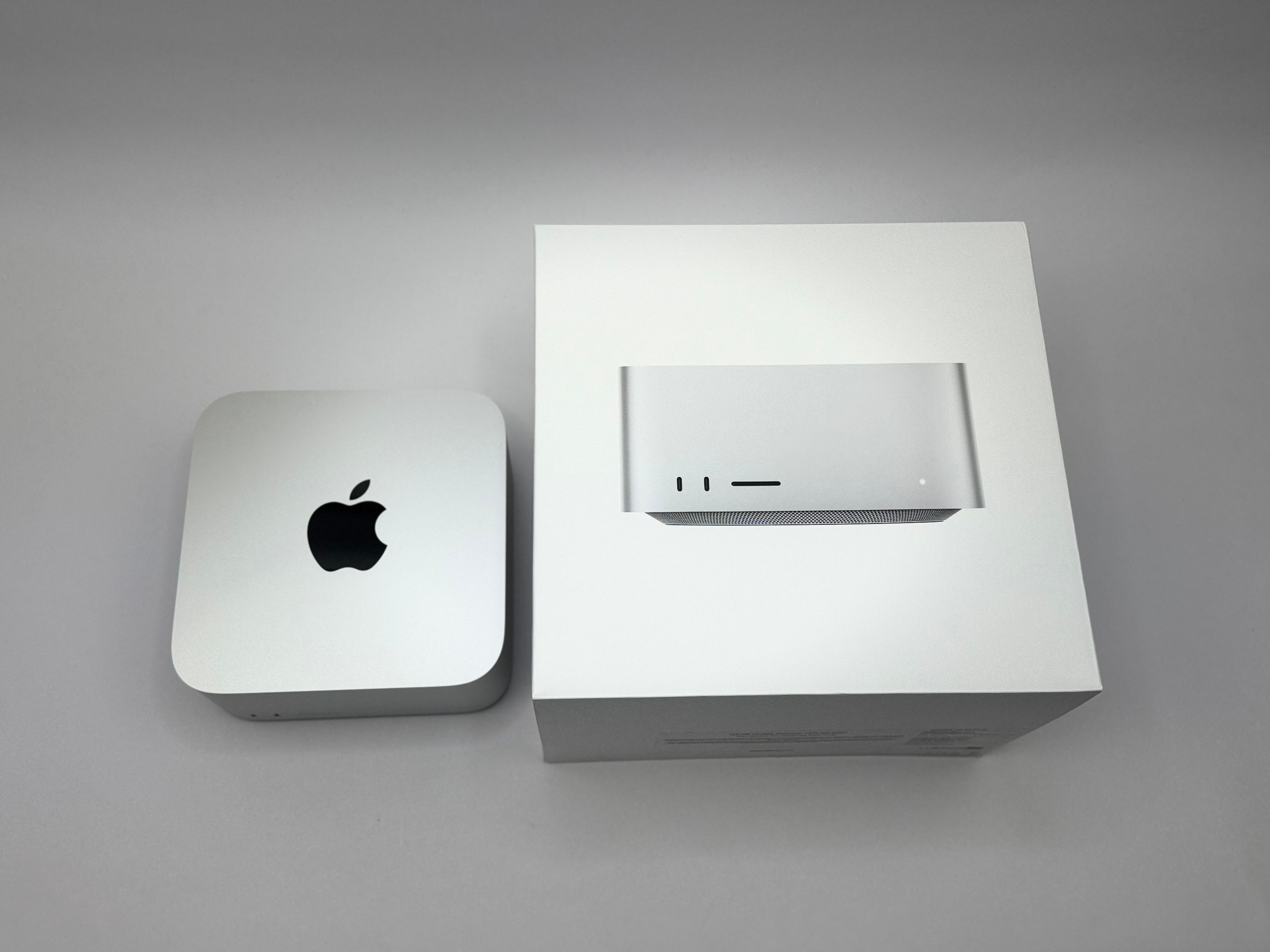 Apple Mac Studio M1 Max 10-Core CPU 24-Core GPU 32GB RAM 512 GB SSD SILBER