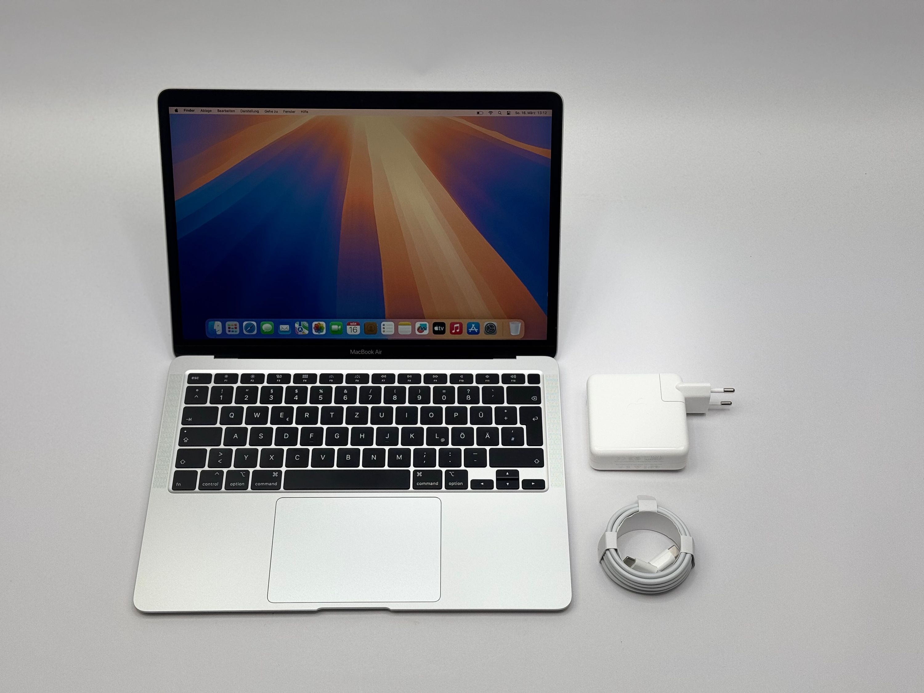 Apple MacBook Air Retina 13,3“ i3 1,1 Ghz 256 GB SSD 8 GB Ram SILBER 2020