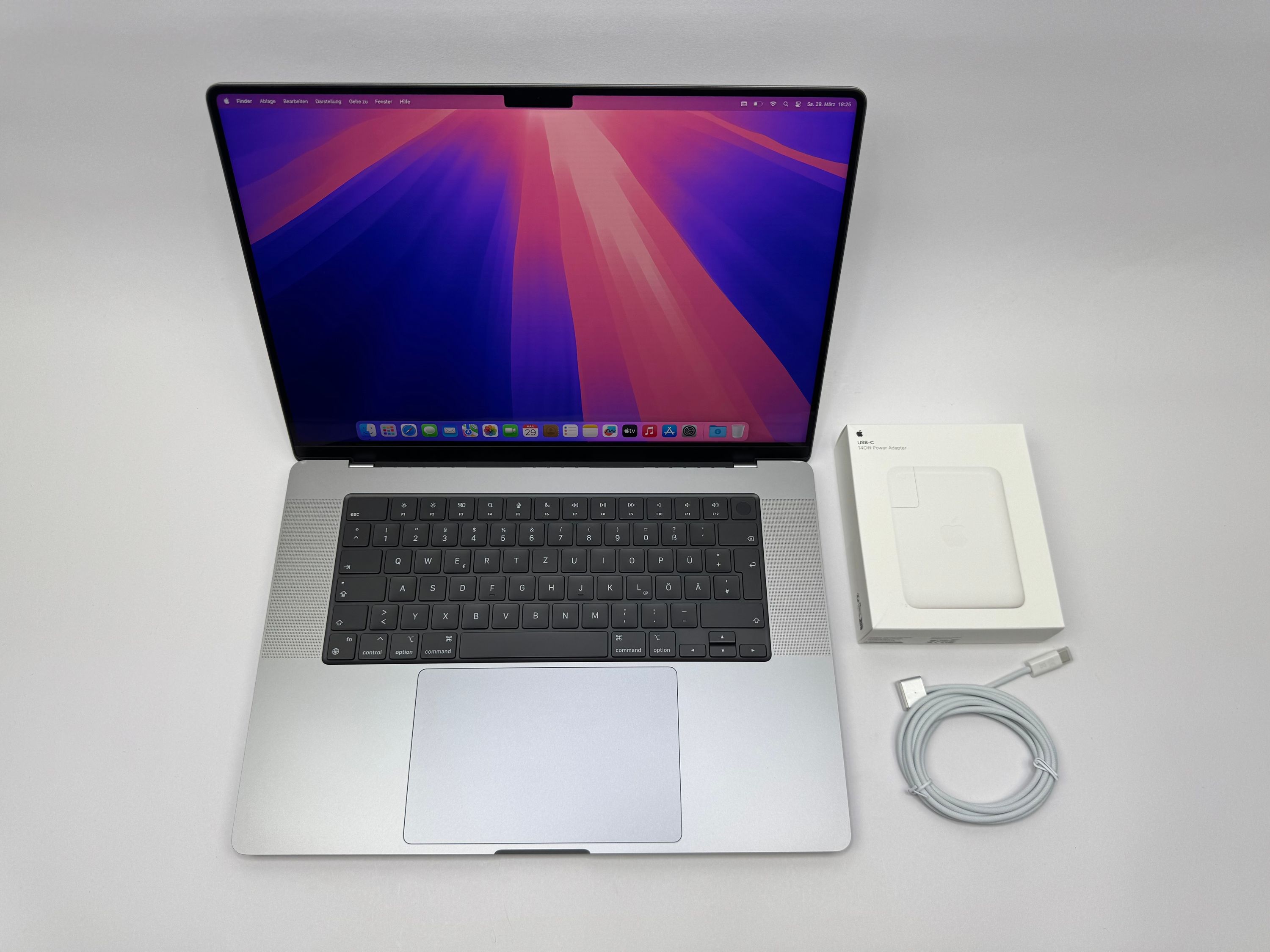 Apple MacBook Pro 16“ M1 MAX 10C CPU 24C GPU 1 TB SSD 32 GB Ram 2021 SPACE GREY