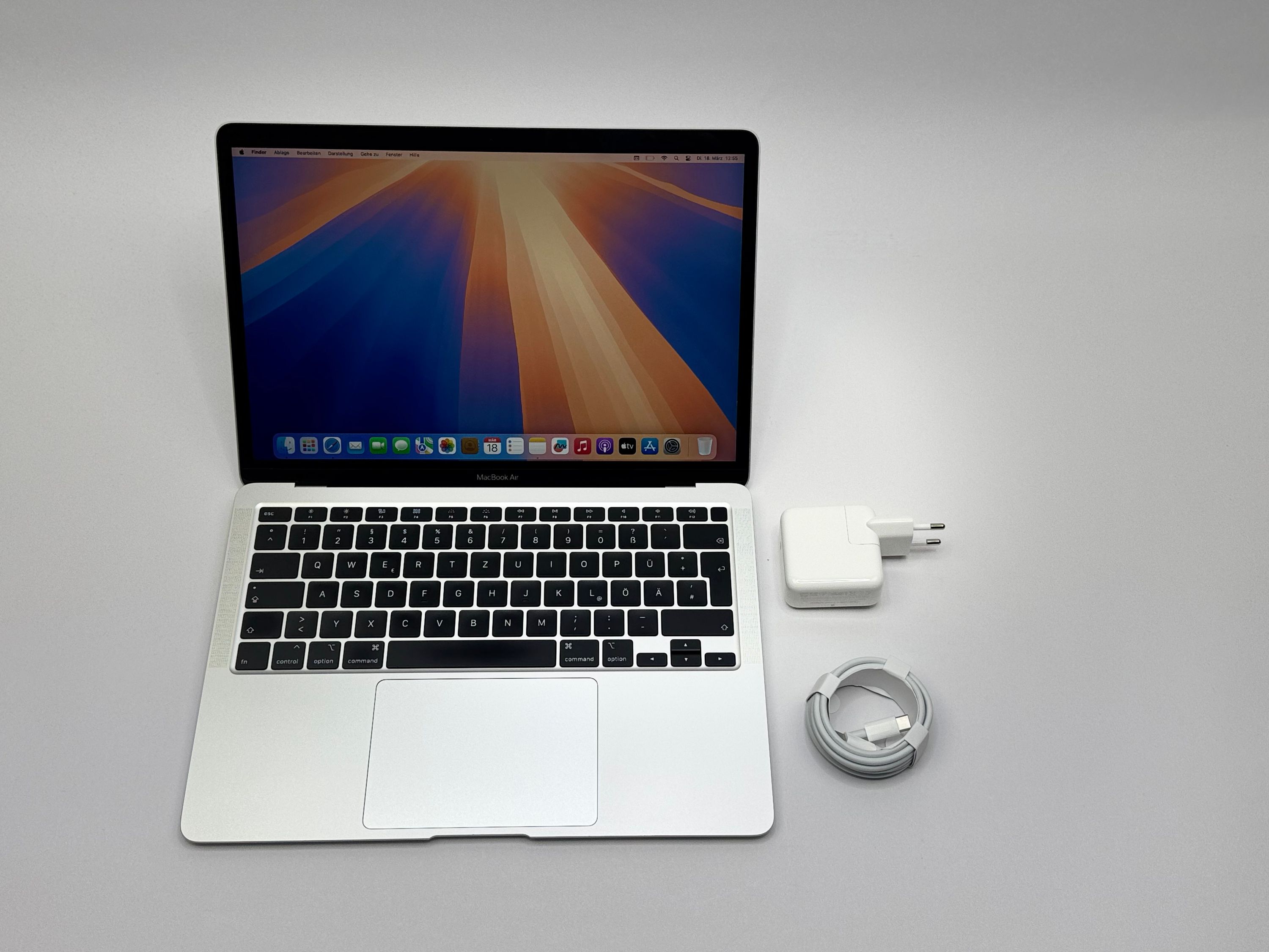 Apple MacBook Air Retina 13,3“ i3 1,1 Ghz 256 GB SSD 8 GB Ram SILBER 2020