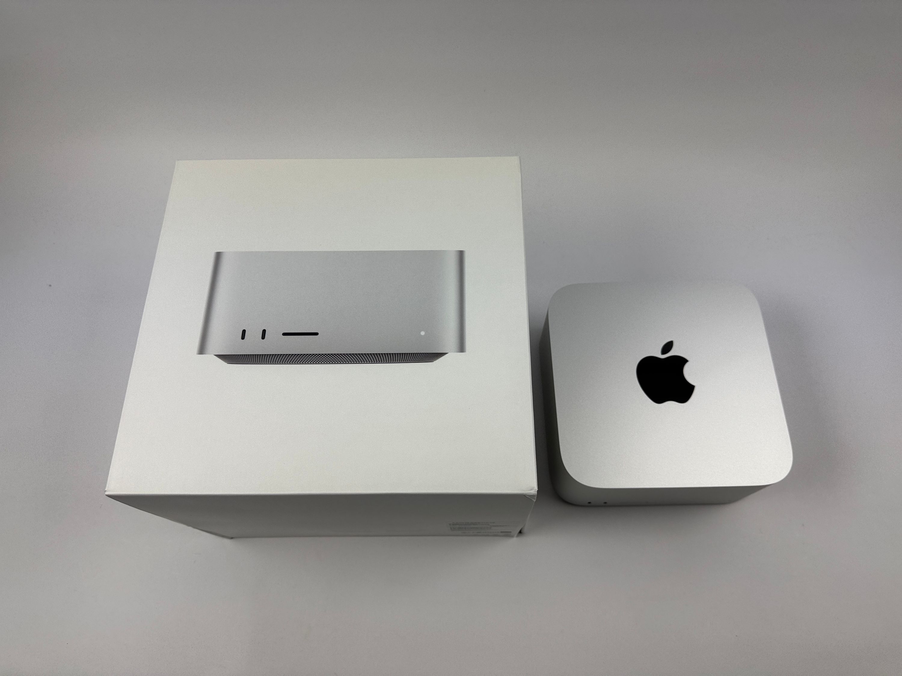 Apple Mac Studio M1 Max 10-Core CPU 32-Core GPU 64 GB RAM 1 TB SSD SILBER